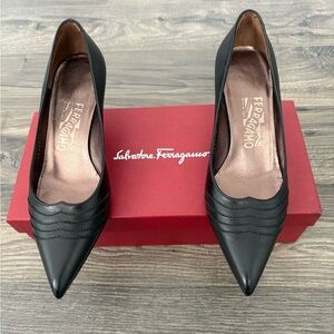 Brand New Salvatore Ferragamo Black Leather Pointed Toe Pumps Italy, Size 6
